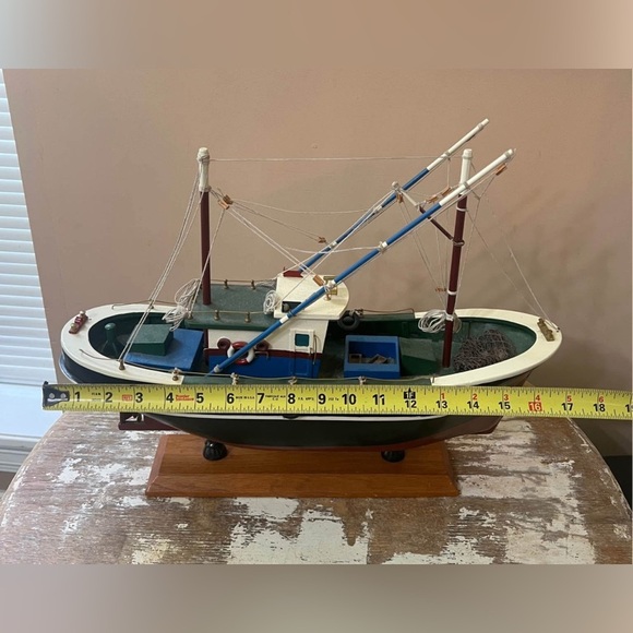 FINAL PRICE Collectible Fishing / Shrimp Boat - Picture 4 of 5